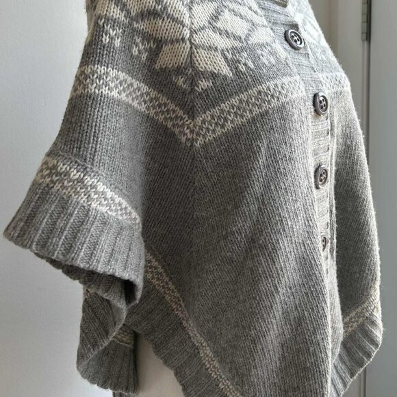 Soaked in Luxury Grey Fair Isle Wool-Blend Button Poncho, Ribbed Collar – US M - Picture 4 of 12
